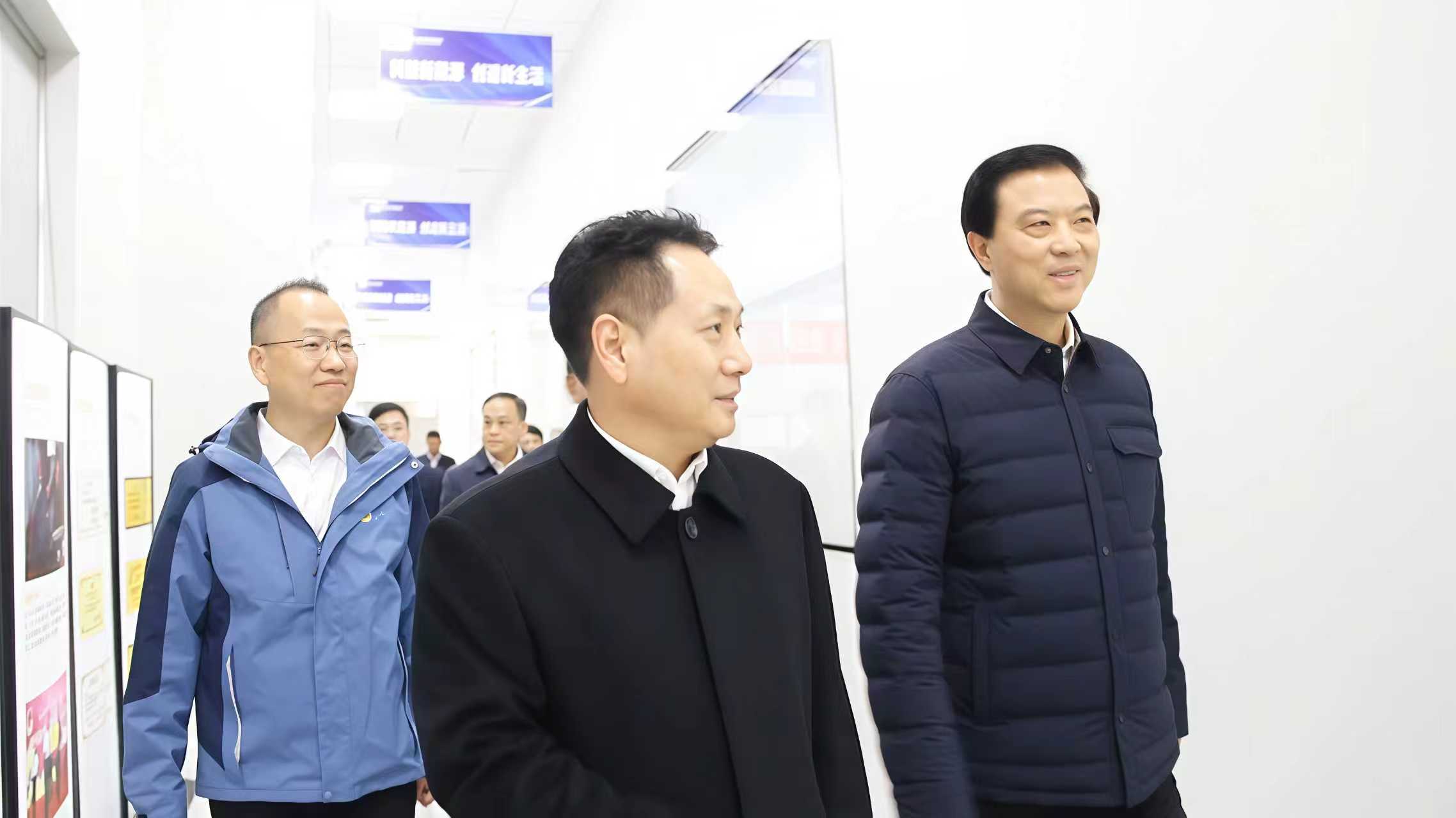 安徽省人大常委会党组副书记、副主任陶明伦一行莅临中环新能源（01735.HK）调研